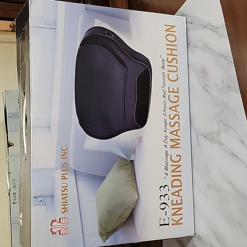 Shiatsu Plus Inc. E-933 Kneading Massage Cushion